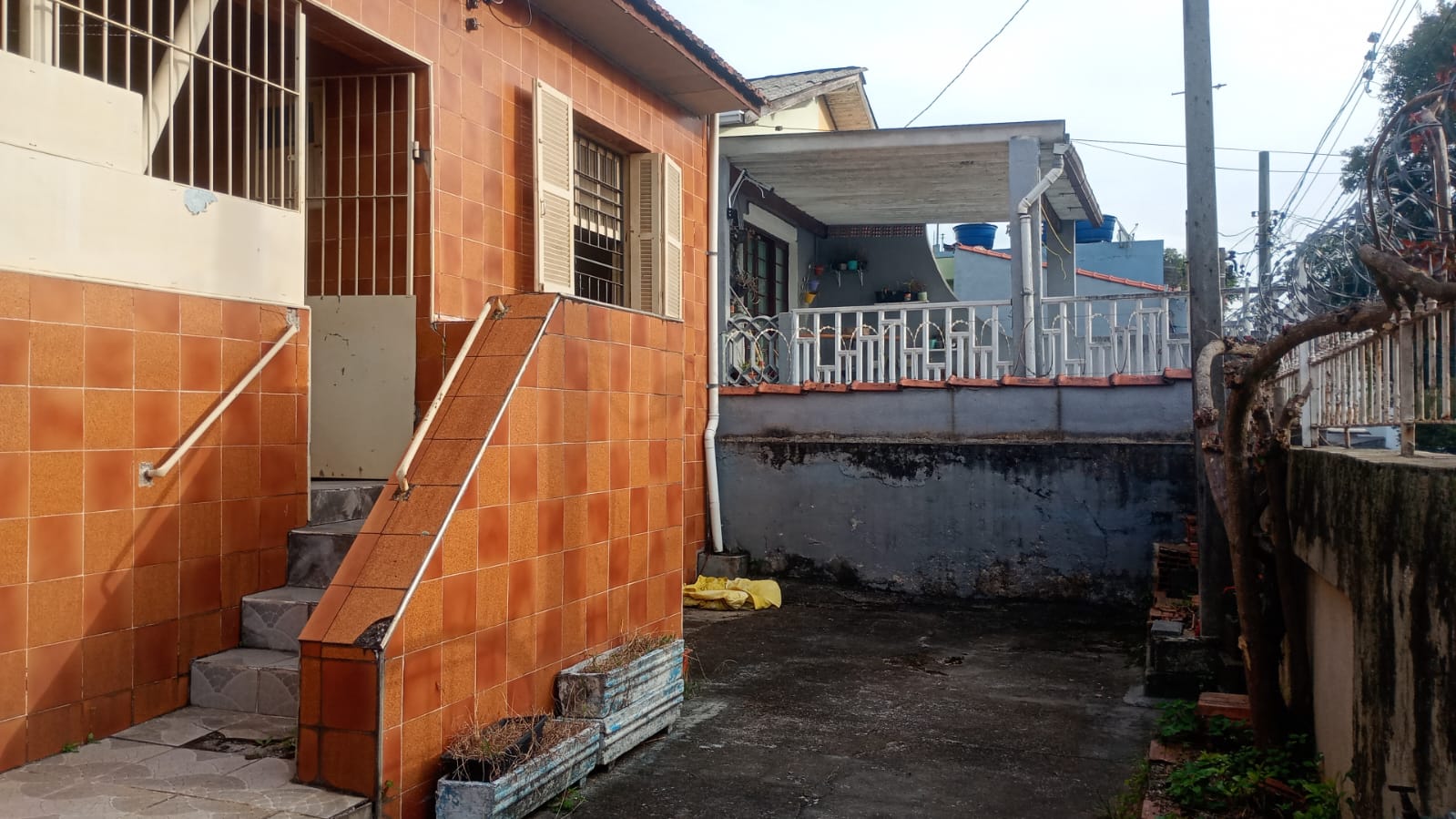 Duas (2) casas